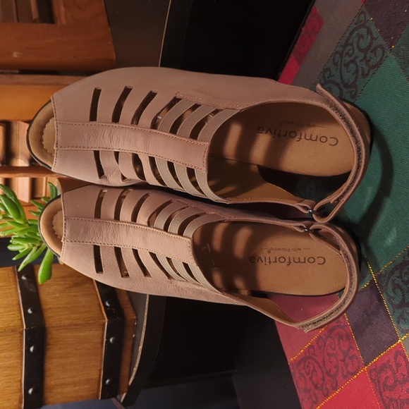 Comfortiva Faye slingback wedge sandals Nubuck leather Women's size 7.5 M NWOB - Picture 2 of 12